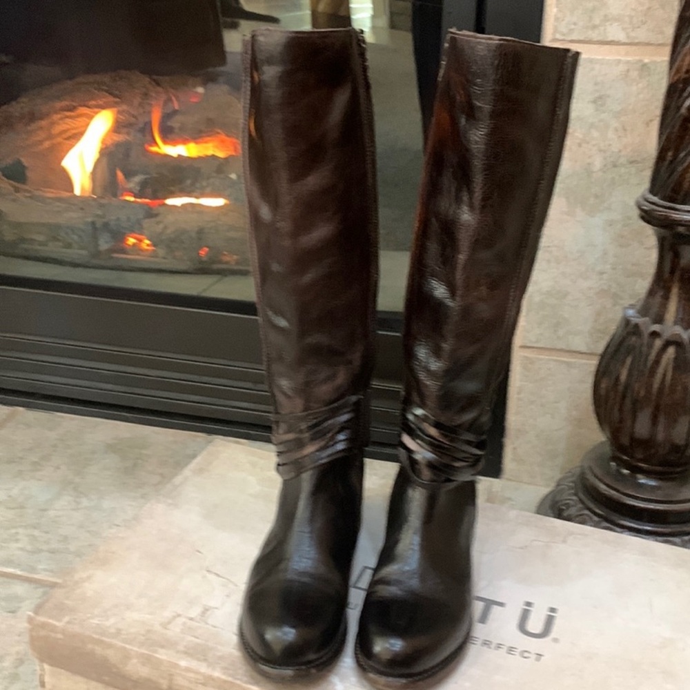 BED STU Chocolate Color Beautiful Tall Boots Size 8